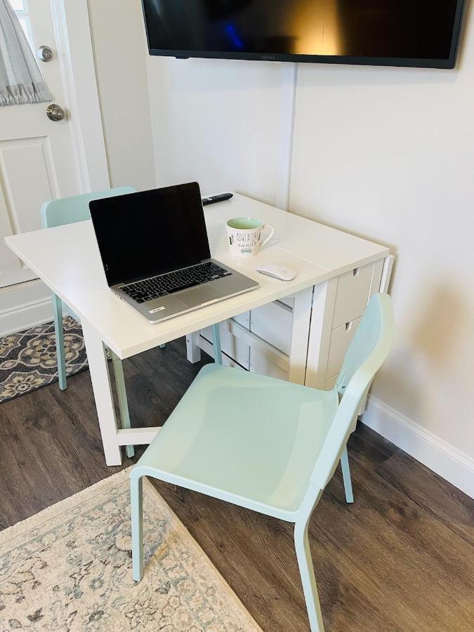 Coastal Chic Suite With Kitchenette And Private Entrance St. Petersburg Esterno foto