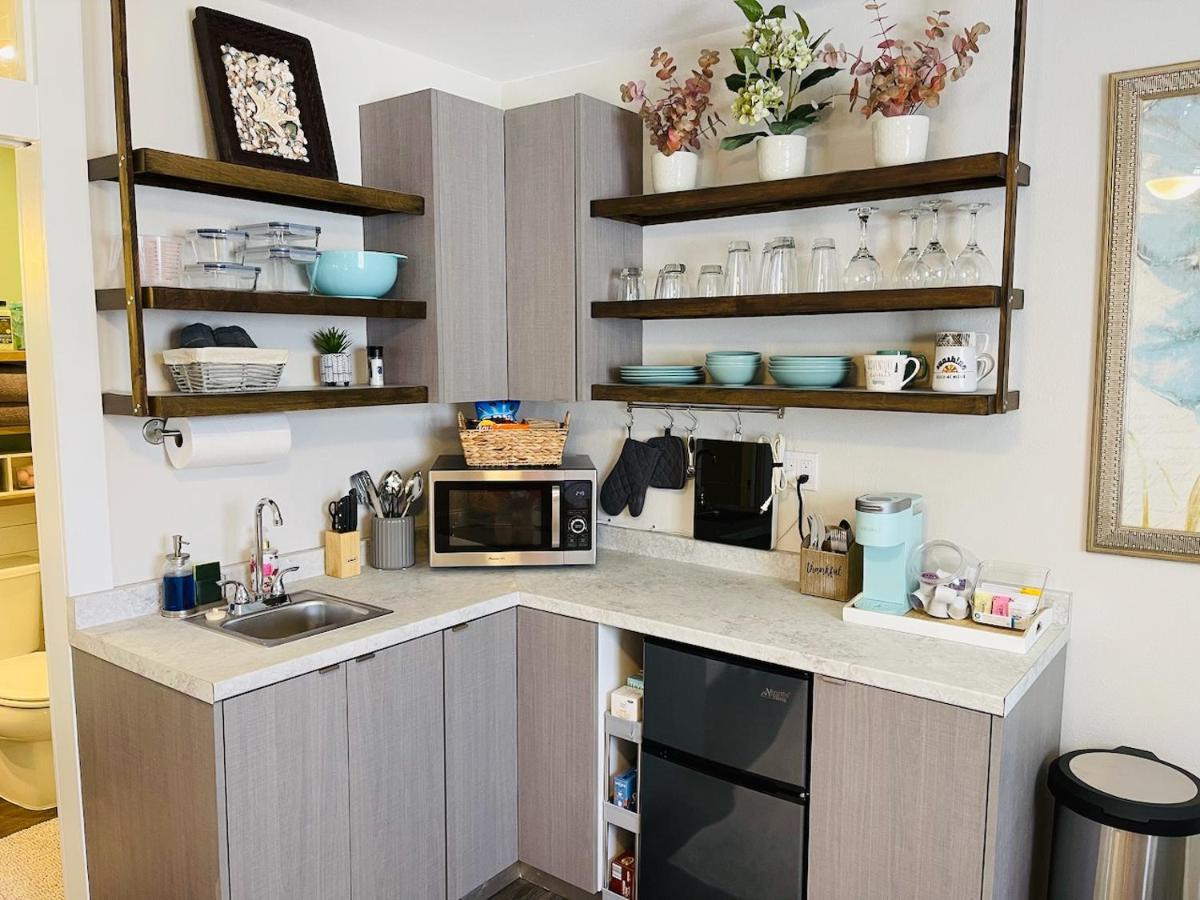 Coastal Chic Suite With Kitchenette And Private Entrance St. Petersburg Esterno foto